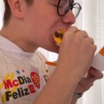 Matheus Ueta Instagram - bora ajudar o #mcdiafeliz !! na compra de um BigMac todo o lucro será revertido para as casas Ronald McDonald #ajudarétudo