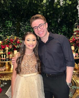 Matheus Ueta Instagram - parabéns princesa❤️ @isabellaalelaf