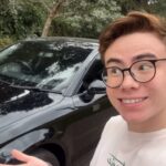 Matheus Ueta Instagram - lavando meu carro comigo!