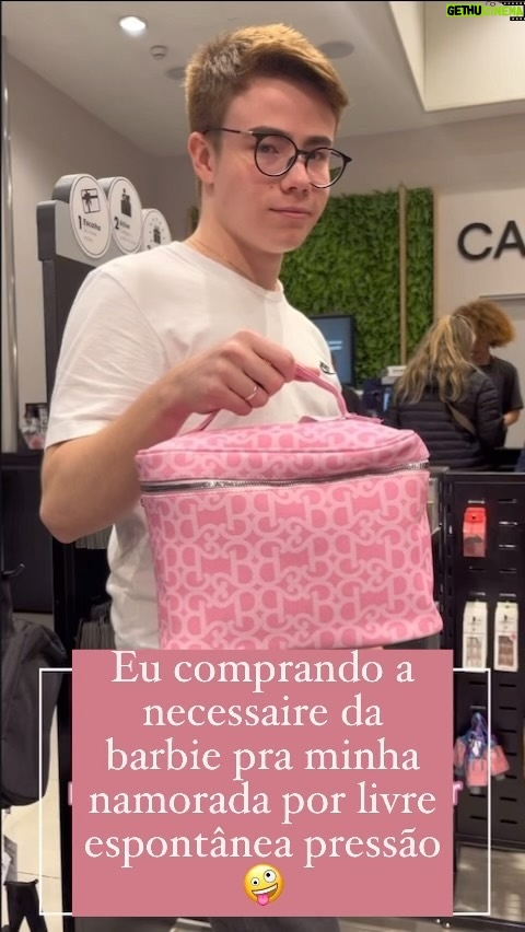 Matheus Ueta - 54.6K Likes - marca aí quem tem que te dar uma dessas👇🏻 #barbie #casal #humor