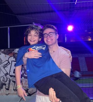 Matheus Ueta Instagram - meu irmãozinho❤️ quem aí é fã dessa dupla??
