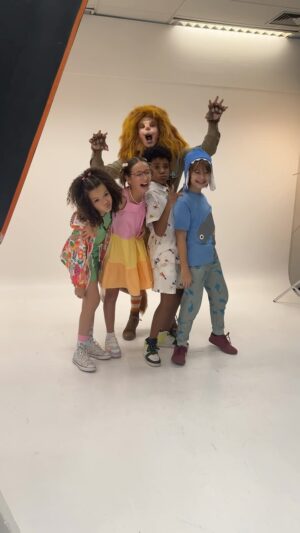 Matheus Ueta Instagram - ✨As fotos da novela ficaram ótimas✨ @ainfanciaderomeuejulieta @sbt @primevideobr 

Gostaram do daily?!