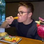 Matheus Ueta Instagram - Fui no @zenseisushijundiai e saí apaixonado (e quase rolando de tanto comer kkkkkk) Rodízios a partir de R$82,90 Vale muito🤩 #jundiai Marca aí quem vai te levar! Vai que eu escolho pra dar um rodízio👀👀 Jundiaí