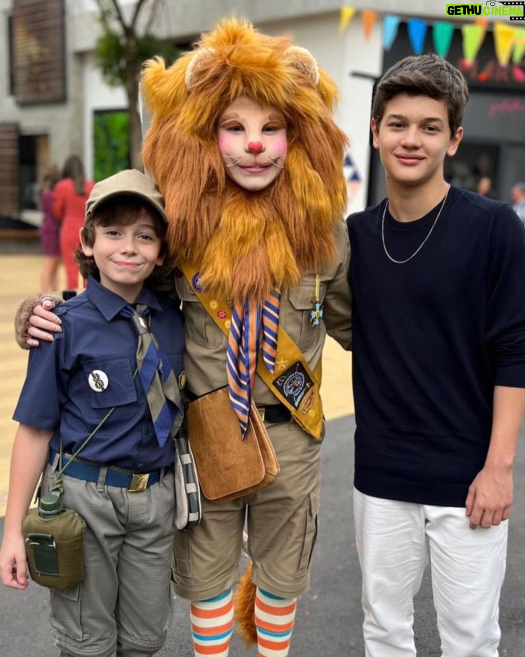 Matheus Ueta - 20.4K Likes - De ontem! um dia mágico🧡 vem aí Leon! meu mais novo personagem em @ainfanciaderomeuejulieta
vai ser incrível 🧡🦁