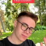Matheus Ueta Instagram - Pra mim com certeza é a do comentário fixado🤣🤣 #professor #escola #humor