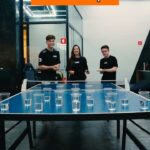 Matheus Ueta Instagram – Desafiamos os ruins de mira pra acertar o copo, quem será que leva? 🤔

#los #losgrandes #challenge #desafio #trend #beerpong #pingpong #viral #reels