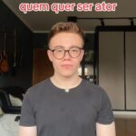 Matheus Ueta Instagram – A quarta dica é:

OBSERVAR! Sim, exatamente. Observar é a chave principal para se tornar um bom ator… O ator deve dar vida na maioria das vezes a uma pessoa. Portanto, observe tudo ao seu redor, pessoas diferentes, profissões diferentes, idades diferentes, gêneros diferentes, ver como essas pessoas agem, como falam,  quais seus trejeitos e características, isso soma MUITO ao portfólio de qualquer ator. 

gostou? Manda pra alguém que sonha em ser ator! #ator