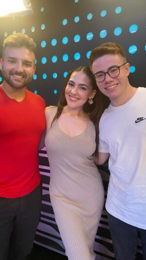 Matheus Ueta Instagram - Eis que 3 membros de carrossel encontram depois de 11 anos da novela (parte 2) rs