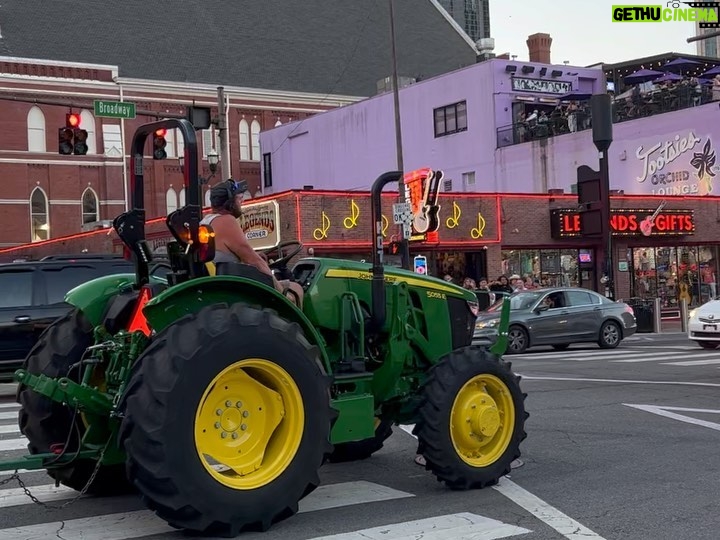 Matt Bennett Instagram - It’s not every day you get to meet royalty. But this weekend I had the pleasure of meeting the one and only Chattanooga Choo Choo! Thanks for a great weekend South Carolina + Tennessee!