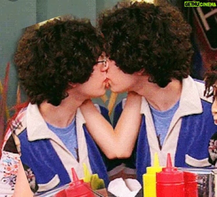 Matt Bennett Instagram - Happy Valentines Day to all my single Robbie’s out there 😘 Los Angeles, California