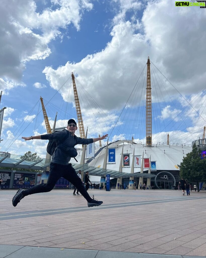Matt Bennett Instagram - Seeya tonight London! The O2