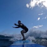 Matt Bennett Instagram - Your boy stood for a solid four and a half seconds on a surf board last week! Thanks for the lesson @radicalrp @hhsurf 🤙 🤙 🤙 don’t critique my form in the comments I’m still working on it thank you :)