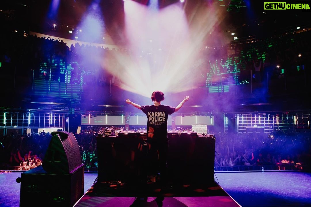 Matt Bennett Instagram - London! I’ll never forget last night. You were all so lovely, thanks for spending your evening with me :) Indigo @ o2 Arena