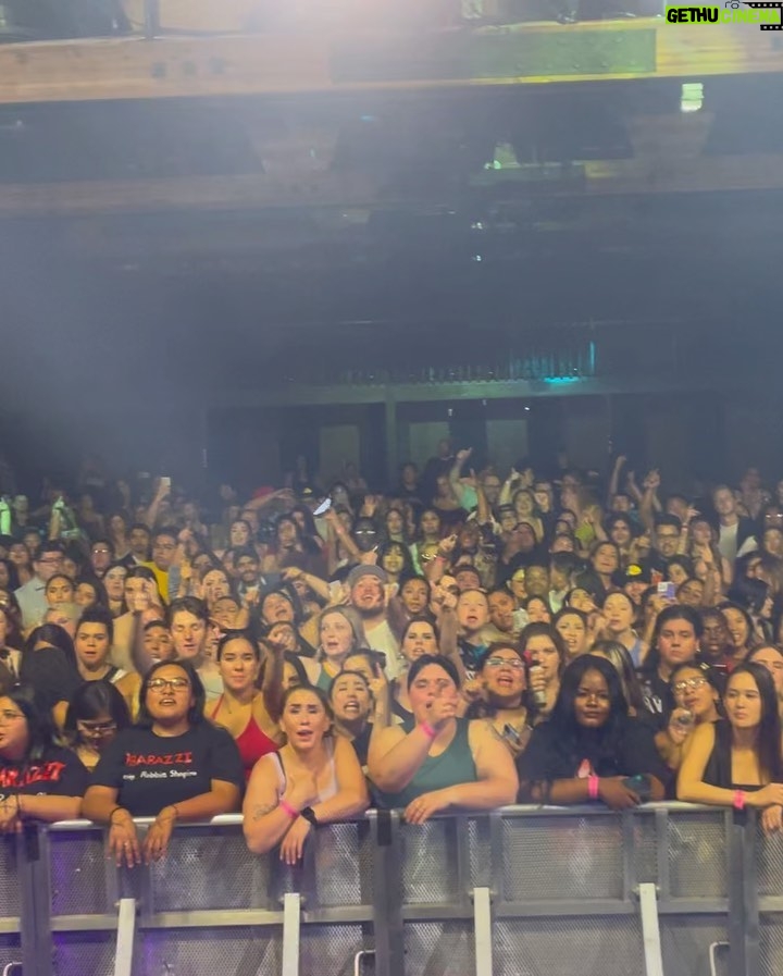 Matt Bennett Instagram - I can’t with this 😭 I’ll post more pictures and videos as I get them but from the bottom of my heart I wanted to say thank you to Houston, Dallas, and Phoenix. These last three shows were INCREDIBLE! Thank you for bringing the energy! And thank you to my incredible friend @daniellamonet! See you soon New Orleans! 📷 by @_andyboy_ The Van Buren