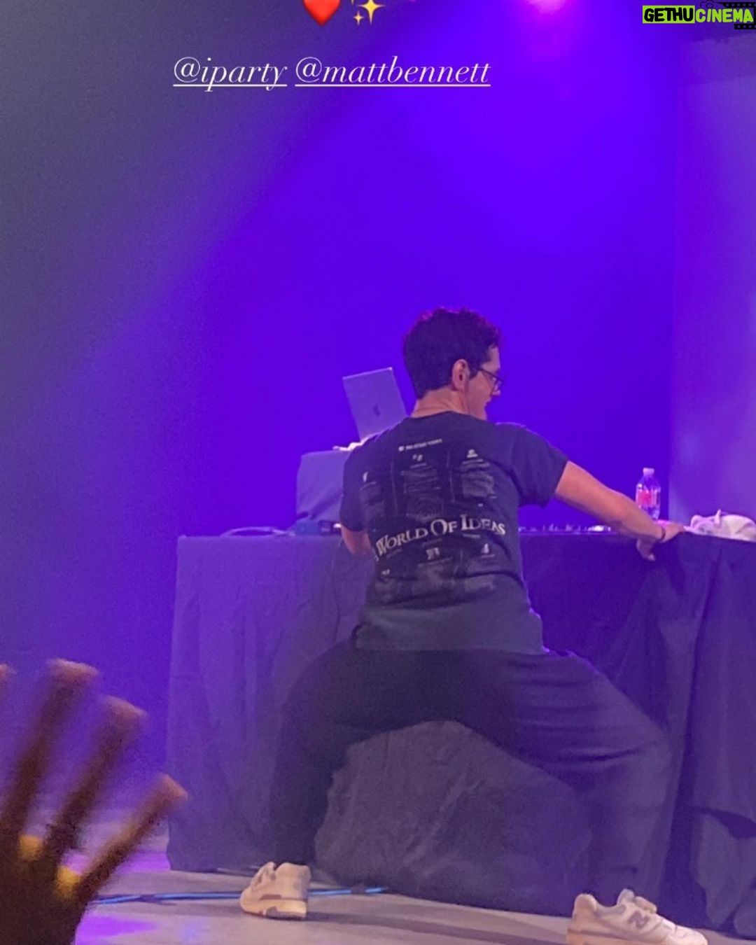 Matt Bennett Instagram - I can’t with this 😭 I’ll post more pictures and videos as I get them but from the bottom of my heart I wanted to say thank you to Houston, Dallas, and Phoenix. These last three shows were INCREDIBLE! Thank you for bringing the energy! And thank you to my incredible friend @daniellamonet! See you soon New Orleans! 📷 by @_andyboy_ The Van Buren