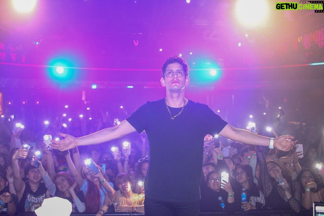 Matt Bennett Instagram - Gotta turn the world into your dance floor. Determinate. D-determinate. 📷 by @mxntanaskye The Vermont