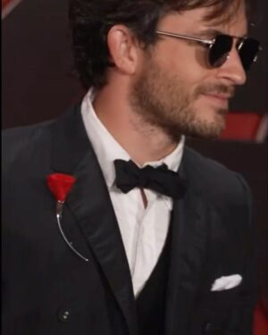 Matt Bomer Instagram - ❤️LA❤️ 
Styling: @warrenalfiebaker 
Grooming: @davidcoxhair , @joannapford , @shawnesssss