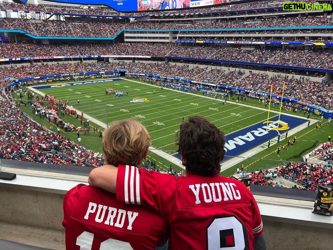 Matt Bomer Instagram - Thank you for having us today @49ers! 2-0! #faithfultothebay #fttb