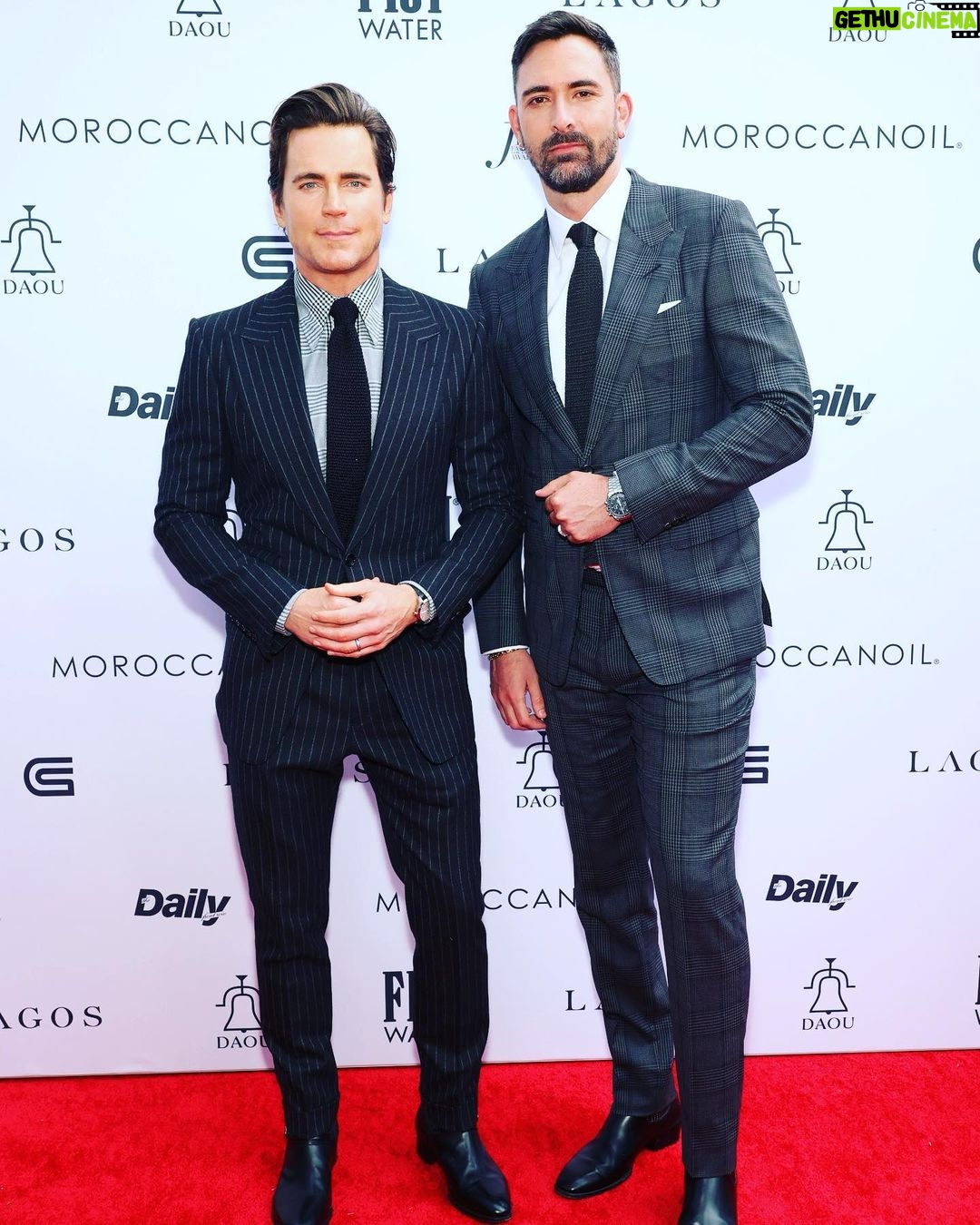 Matt Bomer Instagram - Congratulations @warrenalfiebaker on the well deserved Menโs Stylist of the Year Award from @dailyfrontrow ! Also: congratulations on being 6โ5. Thank you for everything my friend! ๐โโ๏ธ: @joannapford