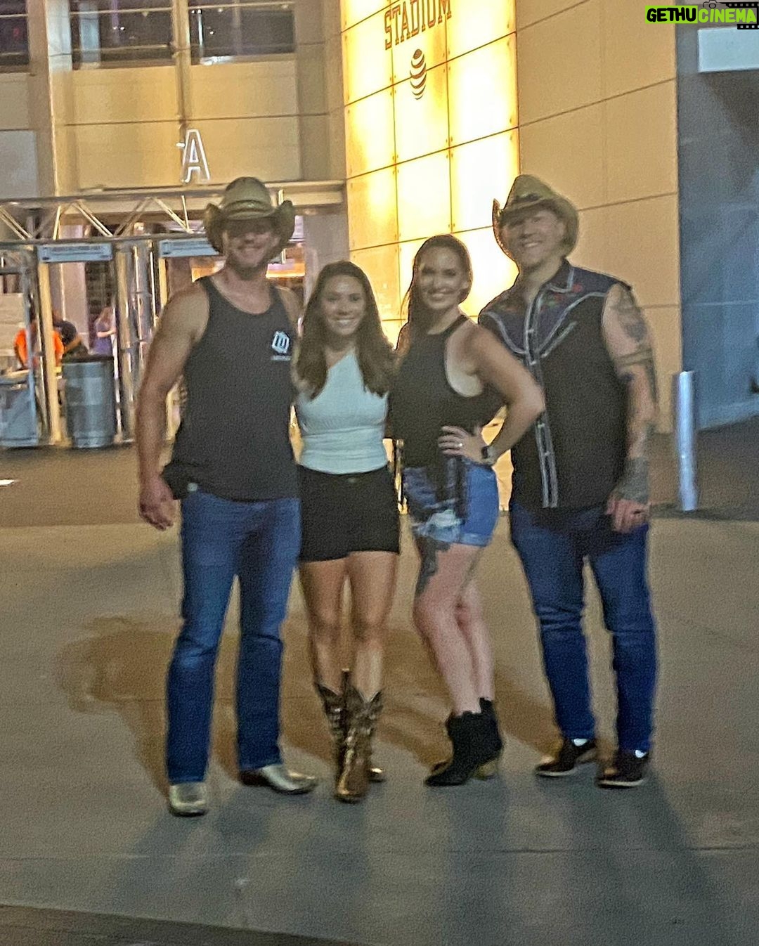 Matt Carriker Instagram - Big thanks to @olddominionmusic for bringing us out to the show. The dudes killed it as usual! @kennychesney is the man! @mere_carriker is beautiful as always and I’m pretty sure she knows every OD lyric. Pretty stellar weekend. Be good 🙏 AT&T Stadium