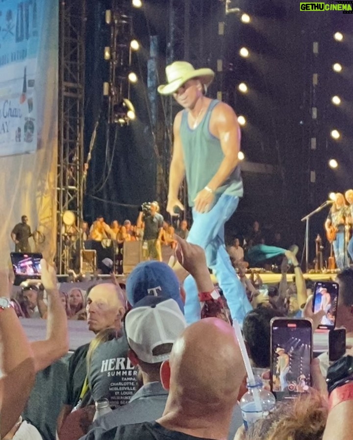 Matt Carriker Instagram - Big thanks to @olddominionmusic for bringing us out to the show. The dudes killed it as usual! @kennychesney is the man! @mere_carriker is beautiful as always and I’m pretty sure she knows every OD lyric. Pretty stellar weekend. Be good 🙏 AT&T Stadium