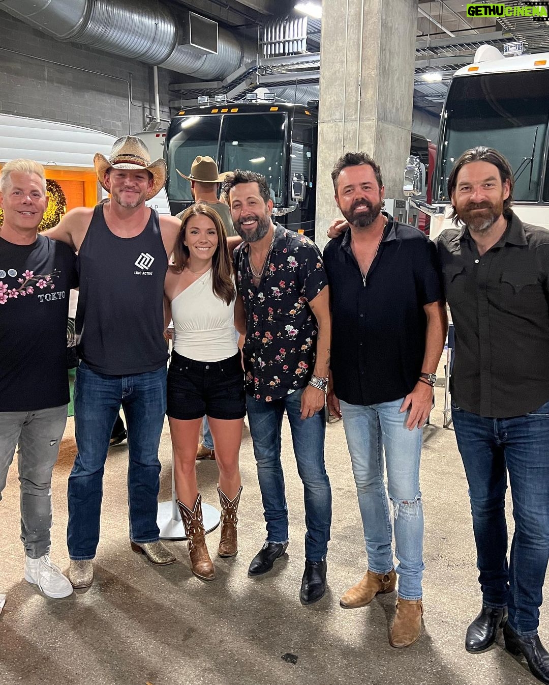 Matt Carriker Instagram - Big thanks to @olddominionmusic for bringing us out to the show. The dudes killed it as usual! @kennychesney is the man! @mere_carriker is beautiful as always and I’m pretty sure she knows every OD lyric. Pretty stellar weekend. Be good 🙏 AT&T Stadium