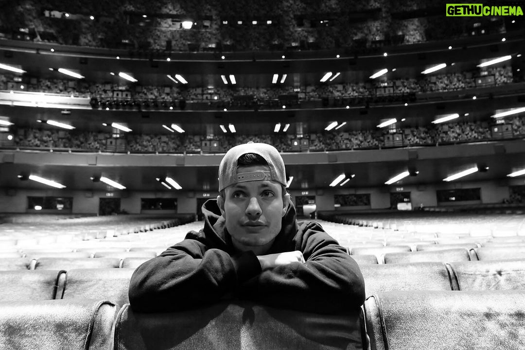 Matt Rife Instagram - ✨RADIO✨CITY✨MUSIC✨HALL✨ Thank you NYC for one of the most monumental experiences of my life! 6 SOLD OUT SHOWS at one of the most prestigious venues on the planet 🥹 Thank you to every single person who came out and enjoyed themselves 🥰 Should weeee do MSG next time? 😏