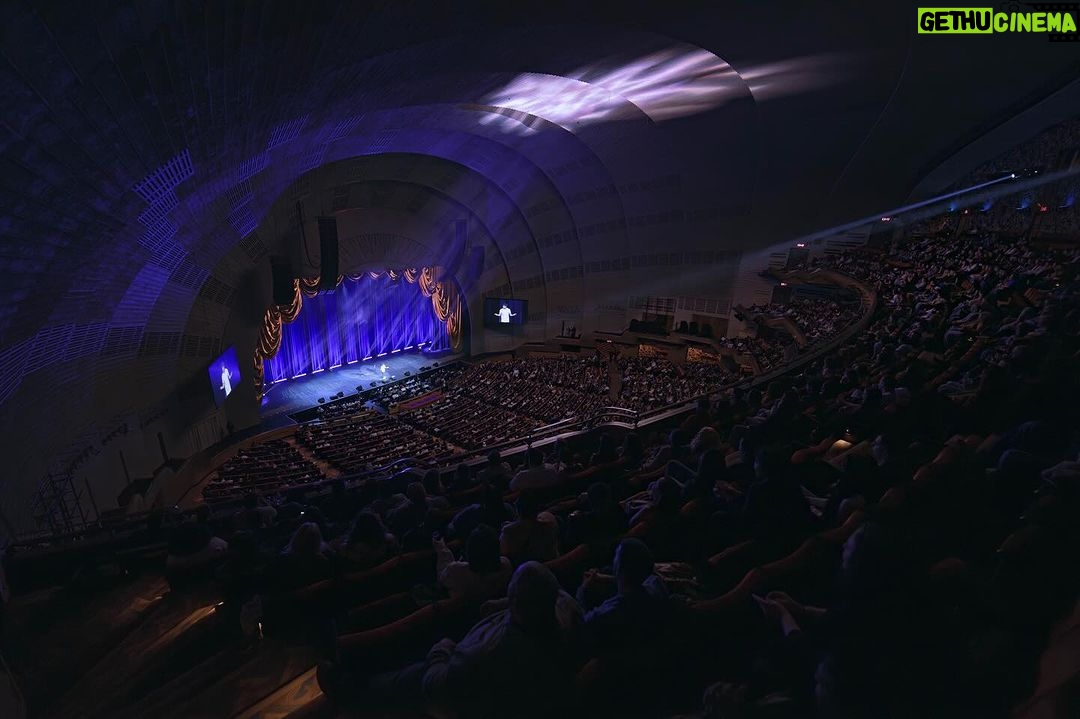 Matt Rife Instagram - ✨RADIO✨CITY✨MUSIC✨HALL✨ Thank you NYC for one of the most monumental experiences of my life! 6 SOLD OUT SHOWS at one of the most prestigious venues on the planet 🥹 Thank you to every single person who came out and enjoyed themselves 🥰 Should weeee do MSG next time? 😏