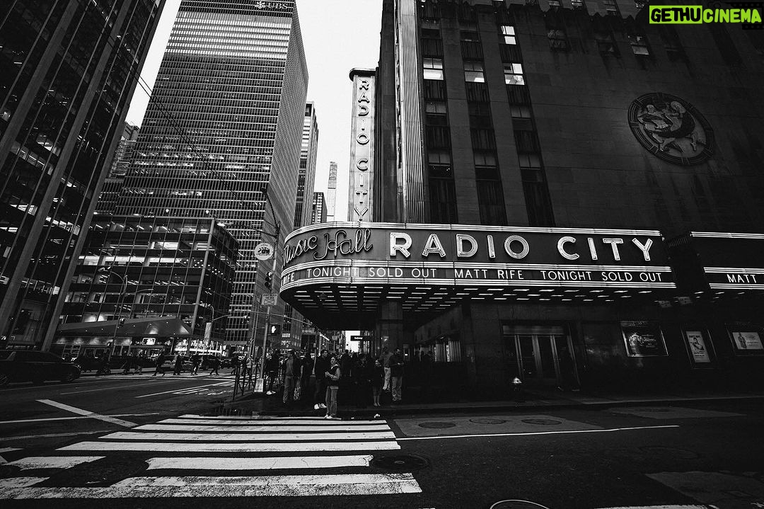 Matt Rife Instagram - ✨RADIO✨CITY✨MUSIC✨HALL✨ Thank you NYC for one of the most monumental experiences of my life! 6 SOLD OUT SHOWS at one of the most prestigious venues on the planet 🥹 Thank you to every single person who came out and enjoyed themselves 🥰 Should weeee do MSG next time? 😏