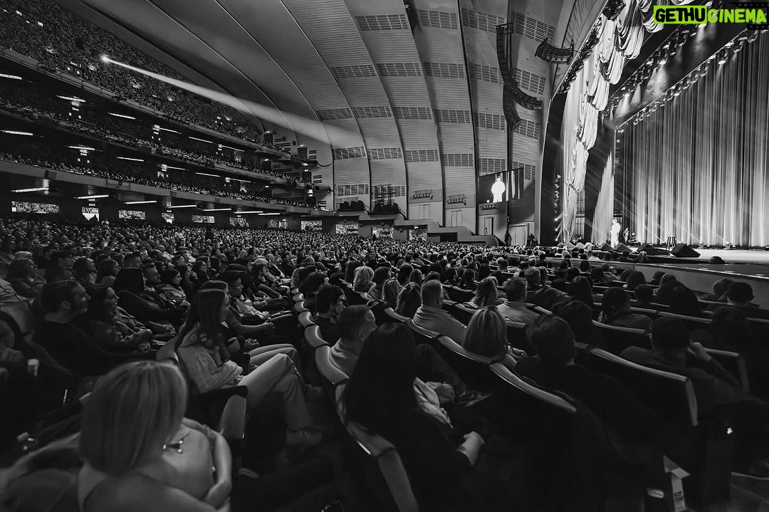 Matt Rife Instagram - ✨RADIO✨CITY✨MUSIC✨HALL✨ Thank you NYC for one of the most monumental experiences of my life! 6 SOLD OUT SHOWS at one of the most prestigious venues on the planet 🥹 Thank you to every single person who came out and enjoyed themselves 🥰 Should weeee do MSG next time? 😏