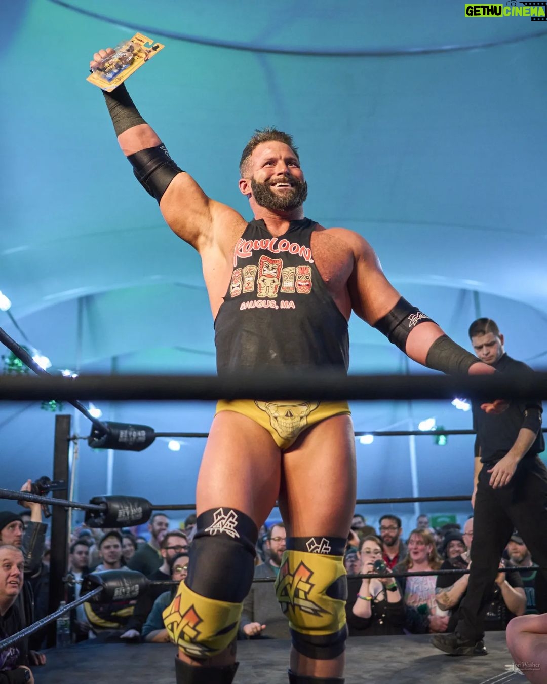 Matthew Cardona Instagram - Main event of the incredible @beyondwrestling #shamrockslam - @themattcardona v. @theprizecityog Full match gallery linked in bio 📸 #sonya1 #sony135gm #sony24mmf14gm #sonyalpha #beyondwrestling #independentwrestling #indywrestling #mattcardona #supportindywrestling #prowrestling #actionphotography #sportsphotography #wrestlingphotography Harpoon Brewery