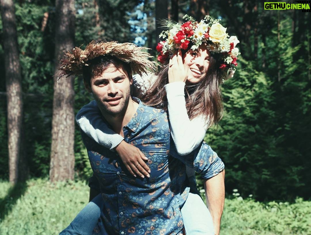 Matthew Daddario - 344.4K Likes - SOMEONE's over-head-dressed.