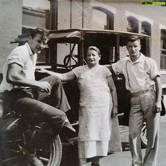Matthew Daddario Instagram - Good looking relatives with their good looking car.