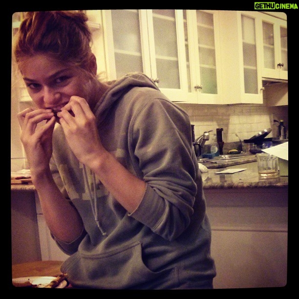 Matthew Daddario Instagram - @catdaddario spotted me trying to capture her gollum-like way of eating.
