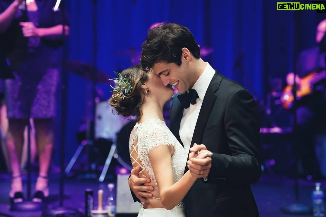 Matthew Daddario - 787K Likes - Gotta be able to do all three! Happy one year! Happy new year!
Photo credit: @tomforrestphotography