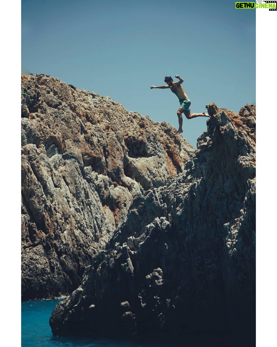 Matthew Daddario - 337K Likes - Greece heightening.