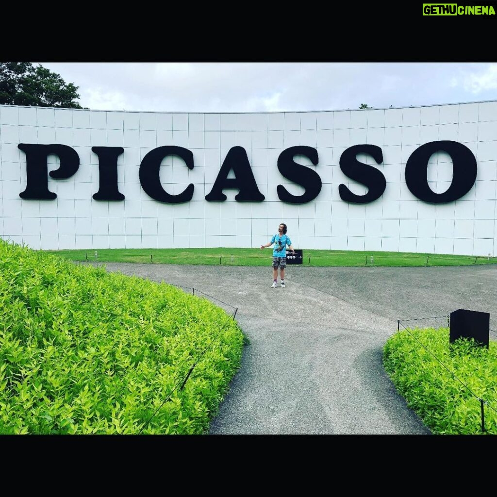 Matthew Gray Gubler Instagram - throwback to that time i couldn’t find the picasso museum