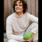 Matthew Gray Gubler Instagram - 💚🧤💚 (link in bio)