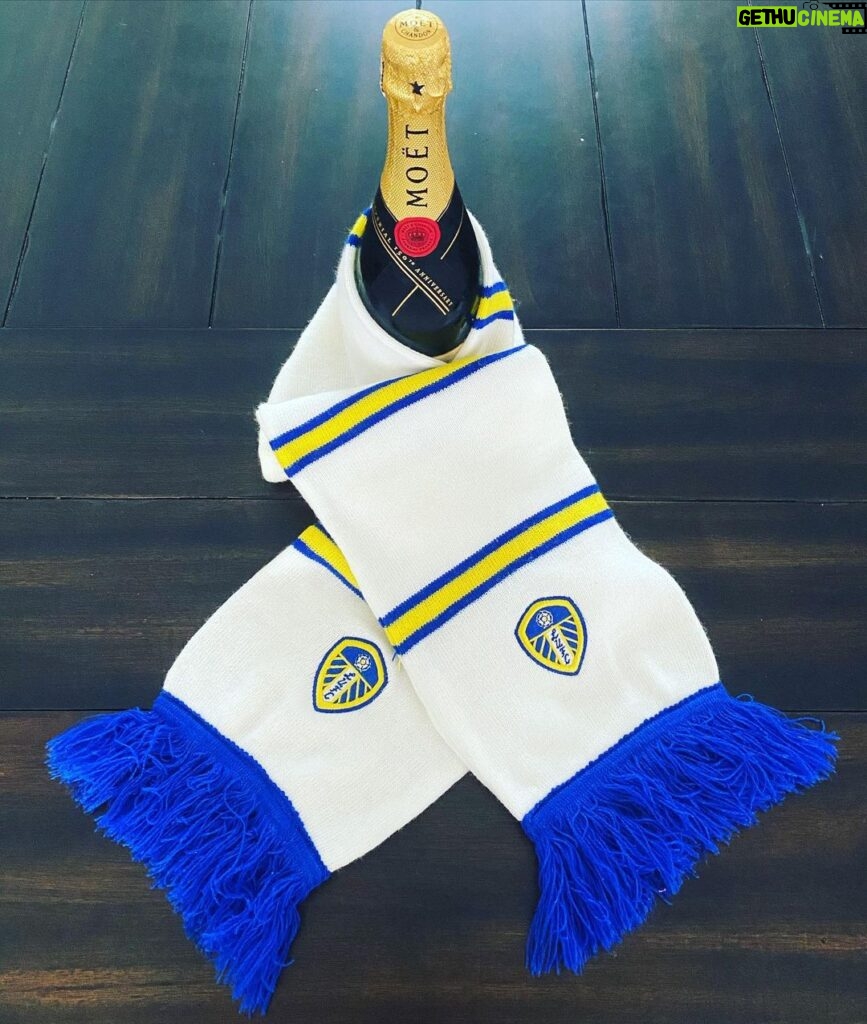 Matthew Lewis Instagram - 16 long years. And we’ve done it. El Loco and the boys... thank you! Premier League... we’re back! @leedsunited #mot #alaw 🏴󠁧󠁢󠁥󠁮󠁧󠁿🇦🇷💙💛