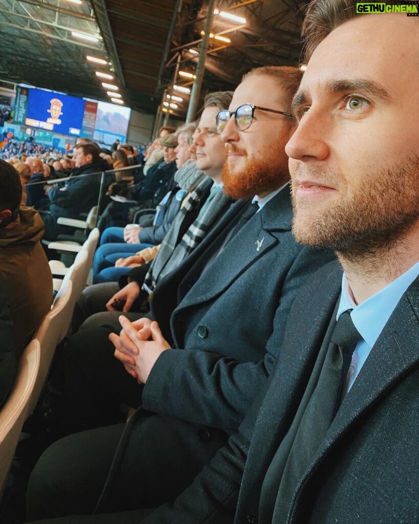 Matthew Lewis Instagram - Huge thank you to @leedsunited and Andrea Radrizzani for having us at Elland Road today. This was before the goal, when I was still enjoying the game. Result doesn’t matter though because don’t you know pump it up, the Whites are going up. Probably. #lufc #mot #alaw 🏴󠁧󠁢󠁥󠁮󠁧󠁿🇦🇷