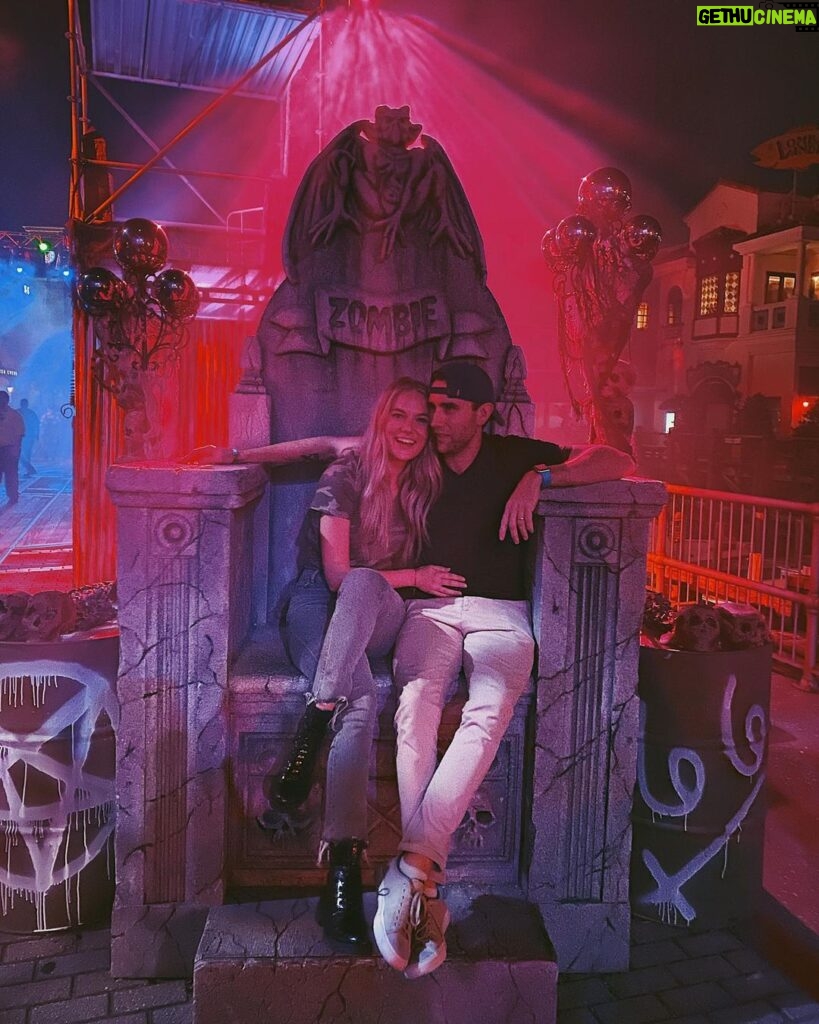 Matthew Lewis Instagram - Fun times at Halloween Horror Nights last week. Been a while since I was back at @universalorlando. These Houses must be the best ones yet - Ghostbusters a highlight. I was so excited I got a bit of ankle out for you all. Please don’t report this picture. #HHN29 Halloween Horror Nights - Universal Orlando