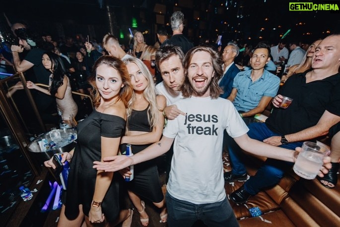 Matthew Lewis Instagram - I just discovered this great Scottish DJ in Vegas. He’s gonna be huge. Check him out. @calvinharris, thanks pal. . 📸: @conormcdphoto OMNIA Nightclub