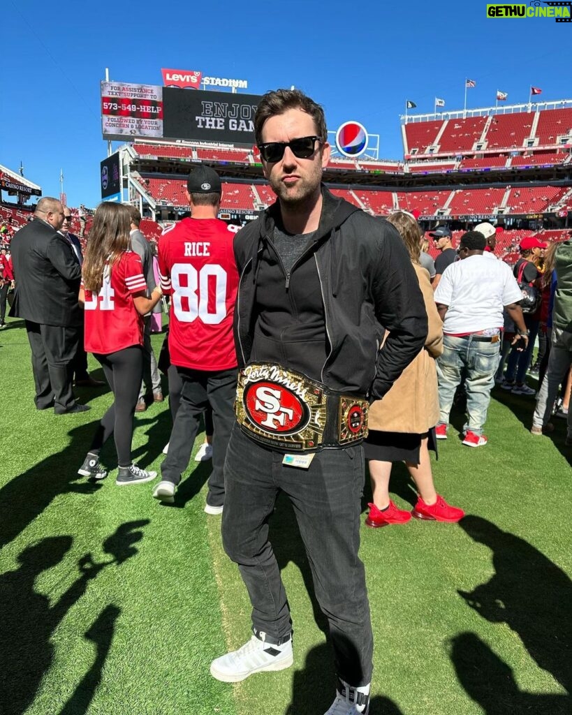 Matthew Lewis Instagram - Enormous thanks to @49ers for their hospitality. On a cultural exchange from @leedsunited and learnt a lot, can’t wait to see where this partnership can take both clubs. Obviously frustrated with both results this weekend. But like I said to @mannymoseley here, elite athletes like us can’t afford for heads to drop. On to the next one 👊🏼 Levi's Stadium