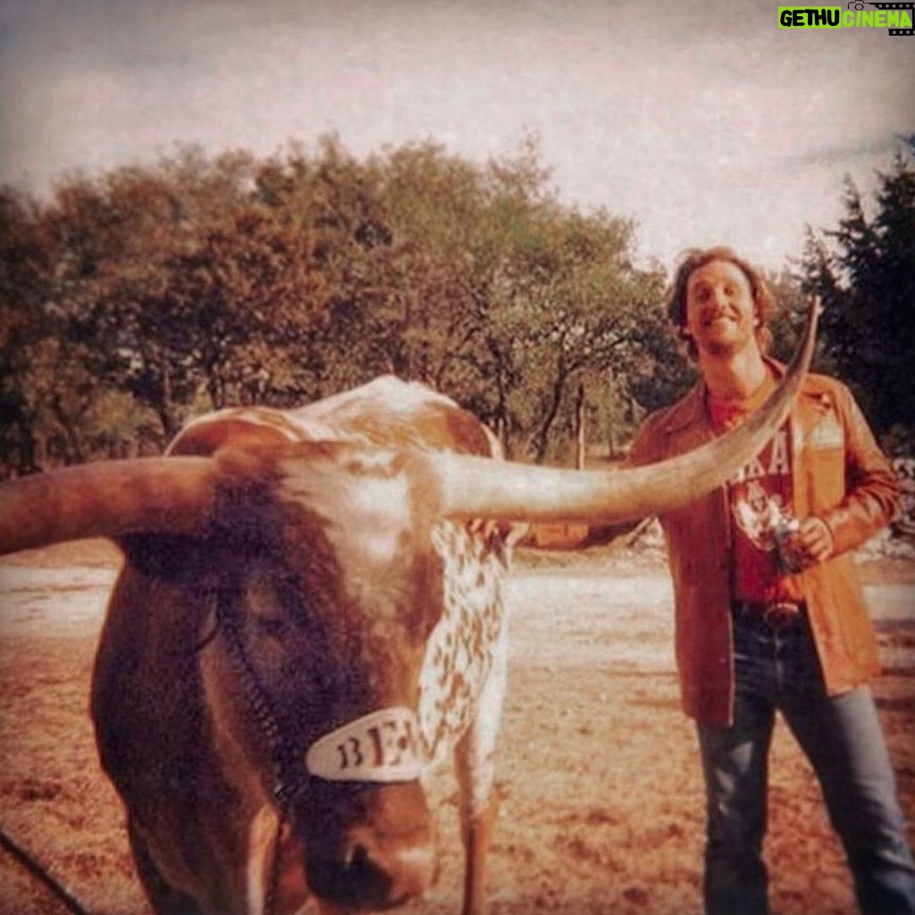 Matthew McConaughey Instagram - a beer with Bevo #hookem The University of Texas at Austin