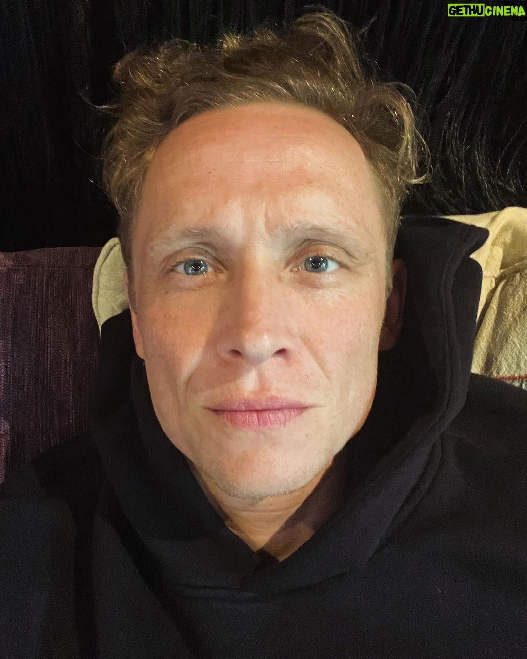 Matthias Schweighöfer Instagram - Huhu. Ich bin mir nicht sicher. Welches Foto sollte ich posten? Huhu…… I don’t know. I’m not quite sure. Which one should I use to post it. Thank you for the comments. Danke.