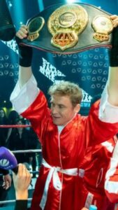 Matthias Schweighöfer Instagram - Mein Sohn hat gesprochen ... @officiallyjokoturbo , zieh dich warm an! Einschalten, 20:15 Uhr auf @prosieben @hazelsgonnahaze @florian.david.fitz @jokoundklaas
