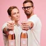 Matthias Schweighöfer Instagram – ANZEIGE // Endlich, endlich ist er da! Ihr habt ihn euch gewünscht, wir haben ihn nun endlich im Sortiment: Unseren ersten III FREUNDE PINOT NOIR ROSÉ SEKT. Jetzt ab in den Shop und bestellen!⁠
⁠
#dreifreundeweine #matthiasschweighöfer #jokowinterscheidt #pinotnoir #sekt