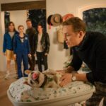 Matthias Schweighöfer Instagram - THIS is an important message: Please go to @netflix , search for Family Switch, click the bell & get into CHRISTMAS MOOD right now! Ihr Lieben, tut mir den Gefallen, geht auf @netflix, sucht nach Family Switch und aktiviert die Erinnerung für den Weihnachtsfilm des Jahres - mit @jennifer.garner , @edhelms, @ememyers , @bradynoon und mir und findet heraus, WAS zum Teufel ich da auf dem Bild tue!!! #netflix #netflixde @netflixde @netflix #FamilySwitch