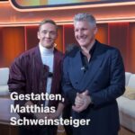 Matthias Schweighöfer Instagram - Gestatten, Matthias Schweinsteiger! Wir wünschen frohe Schweihnachten! @matthiasschweighoefer @bastianschweinsteiger @thereal.thomasgottschalk #matthiasschweinsteiger #frohescheinachten #wettendass #wettendassoffenburg #zdf #zdfmediathek
