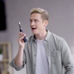 Matthias Schweighöfer Instagram - Liebe Leute, it’s unfassable what happend hier: Ich hatte da zwei, drei Ideen für nen Spot und @philips_dach hat sich tatsächlich getraut, die mit mir zu drehen - geil, oder?! Ich freue mich, das neue Gesicht der Philips Sonicare (die ich tatsächlich schon immer benutzt habe #perfectmatch). Watch out, Kampagne & spots are out - it’s a langfristiges thing! Tag me and don’t forget: Upgrade to Sonicare!